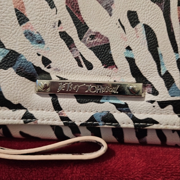 Betsey Johnson Xocelly-B Wristlet Wallet Very Light Pink & Animal Print Tri-fold - Picture 8 of 12